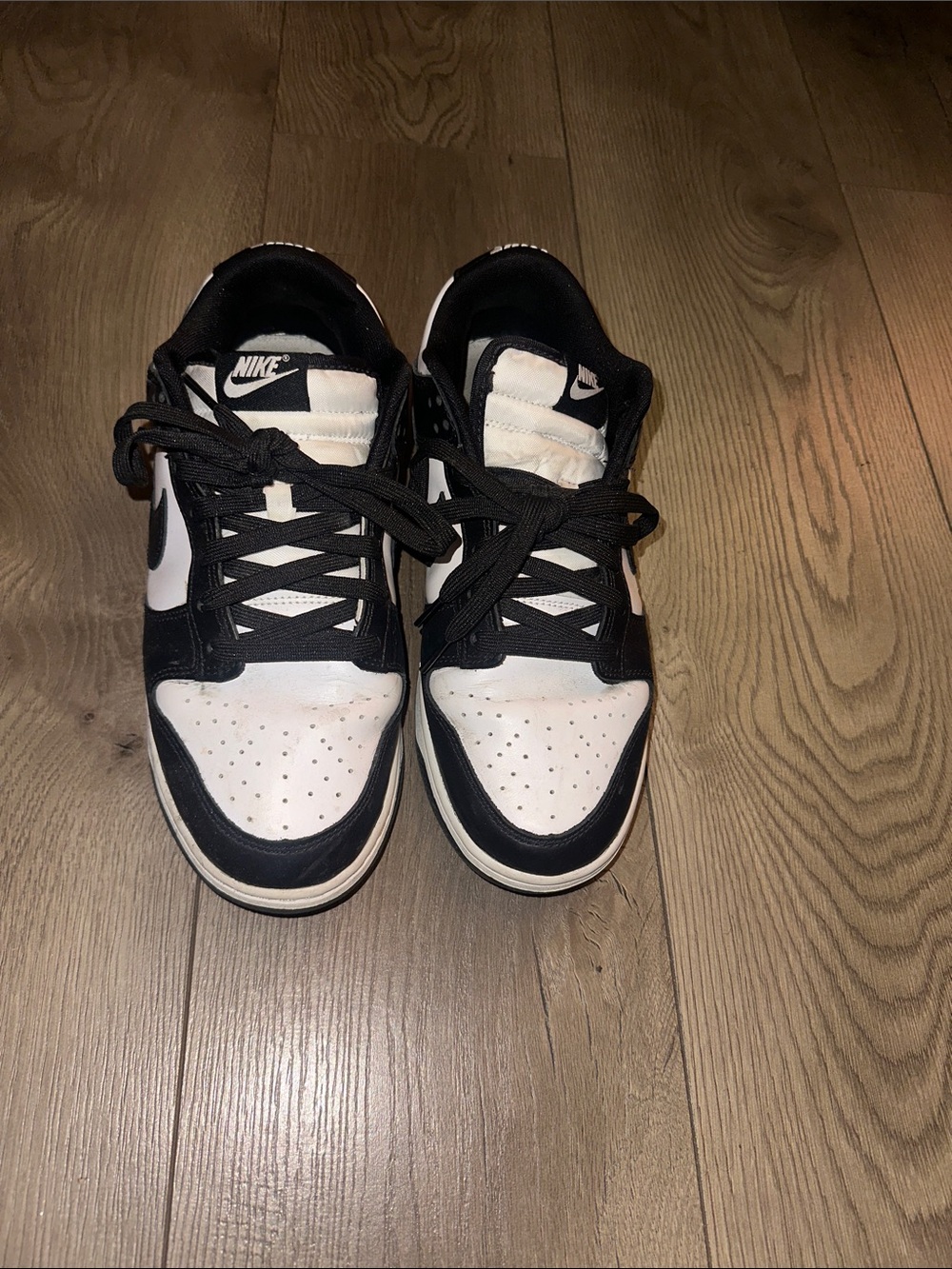 Nike Black and White Low-Top Sneakers with Swoosh - Picture 1 of 7